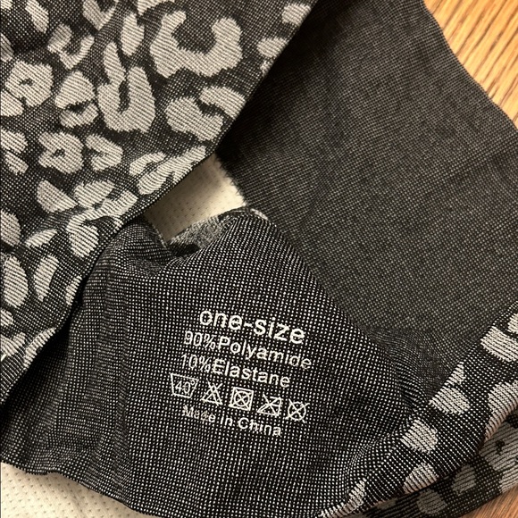 SHEIN Leopard Print Sports Bra - Black and Gray - Picture 3 of 3